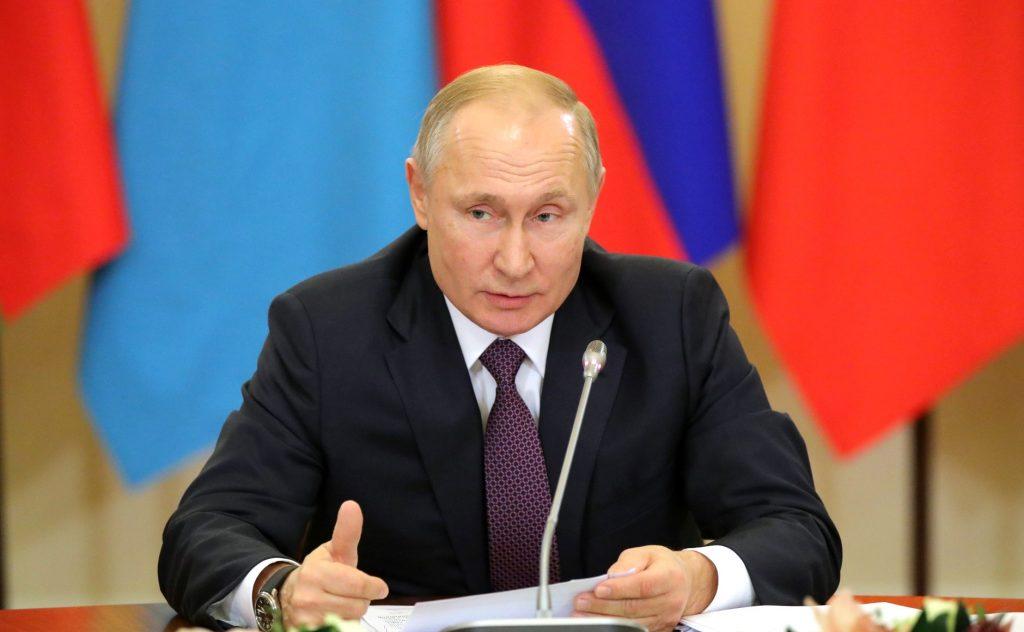 Путин: полного перехода школ на дистанционное обучение не будет