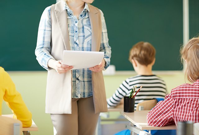 Минпросвещения знает: как повысить престиж профессии учителя