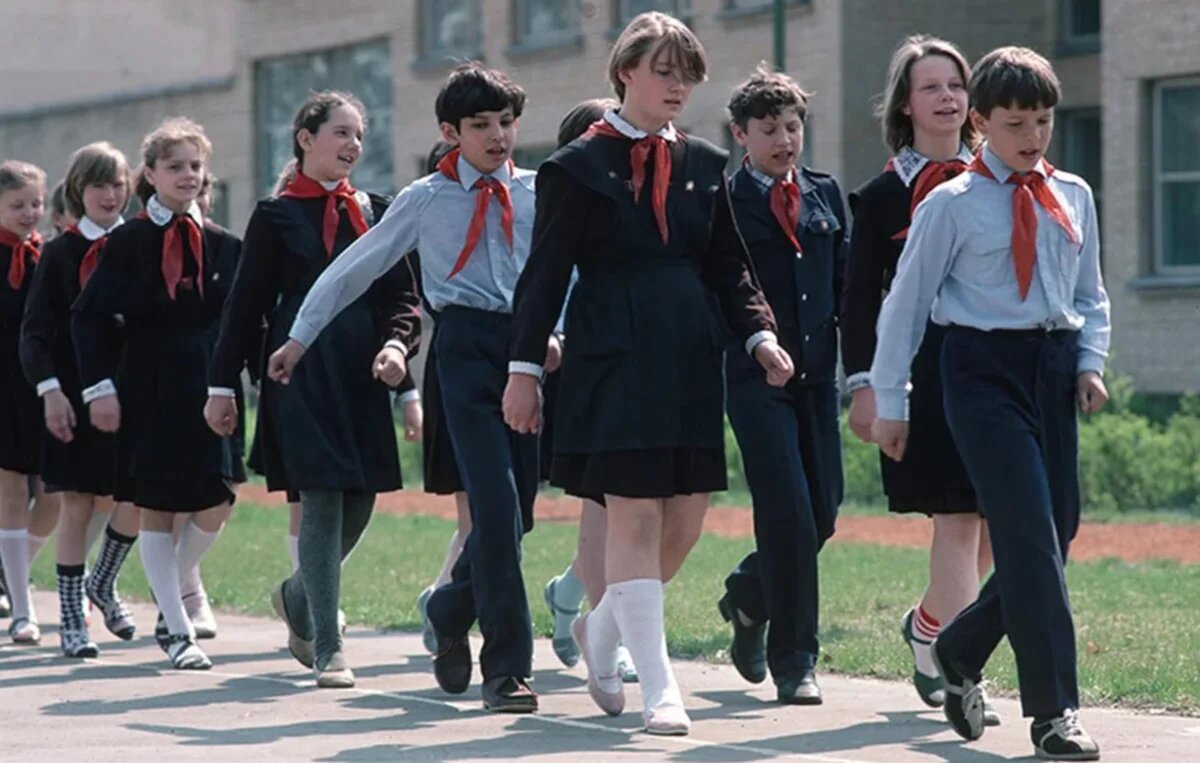 Какая форму носили советские школьники?