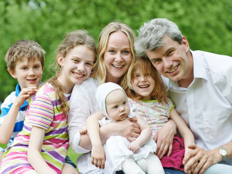 Идеальная семья — это семья, в которой растут два или три ребёнка?