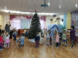 Обложка для материала Утренник "Прощание с елочкой"