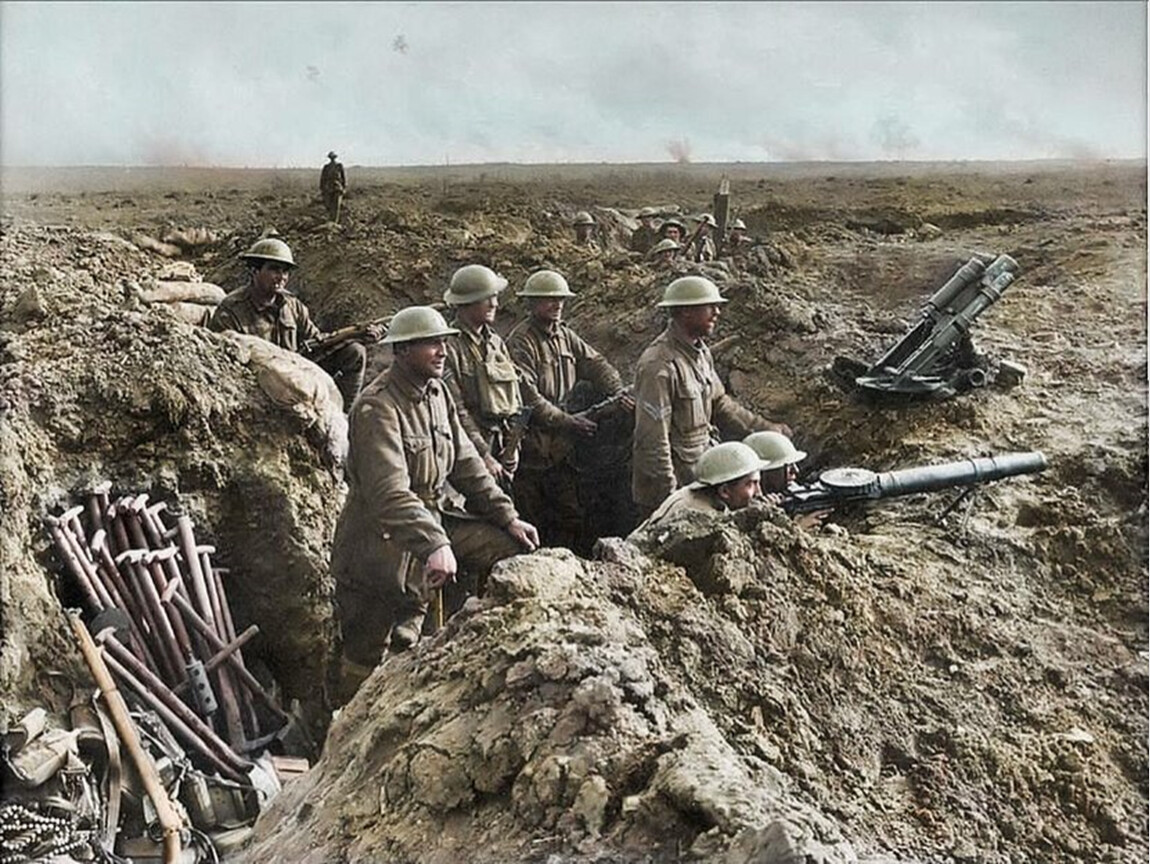 Эпизоды первой мировой войны. Британские солдаты в траншеях.