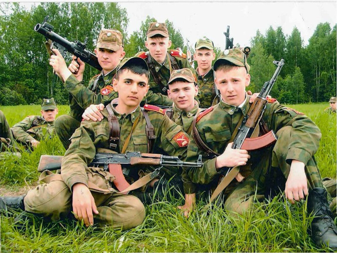 Как называют людей которые служат. Солдаты России. Солдат Российской армии. Молодые солдаты. Солдат армии России.