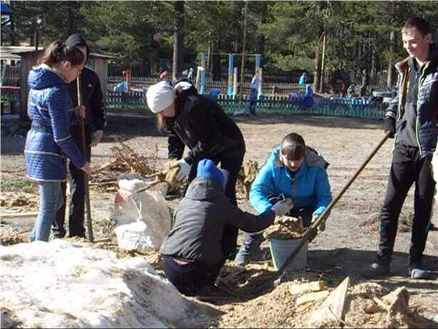 Картинка субботника во дворе