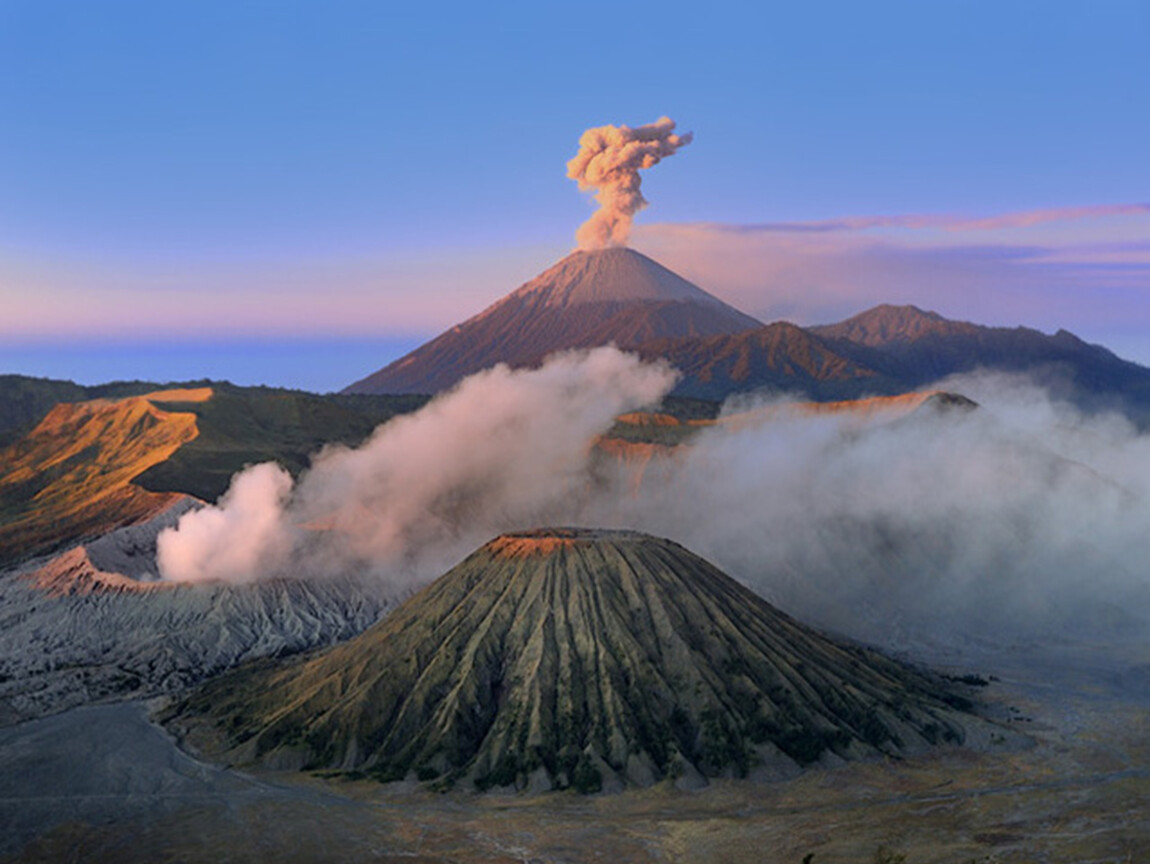 Вопреки известных представлений вулкан не всегда выглядит. Вулкан Бромо. Гора Бромо Индонезия. Вулкан Бромо извержение.