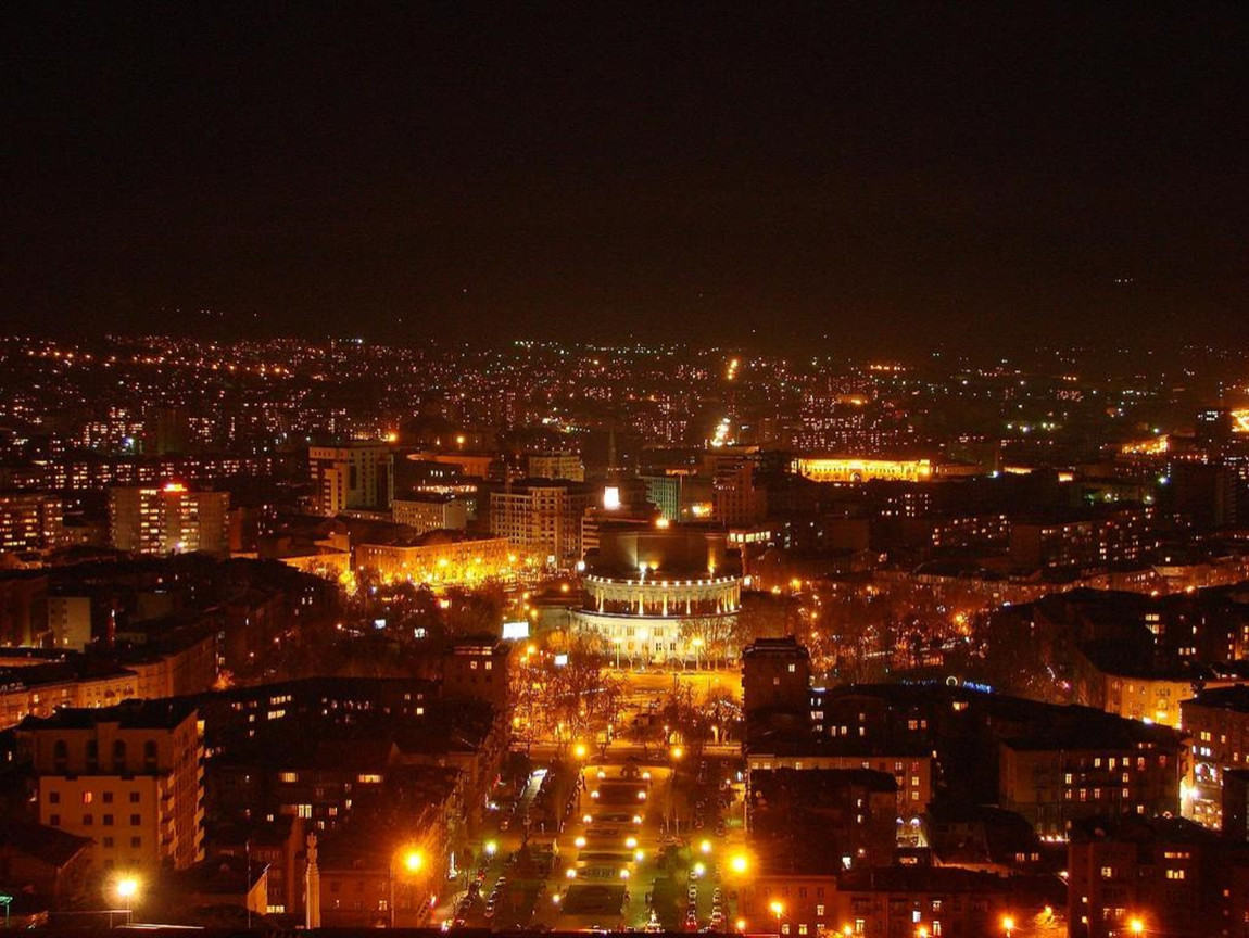 Армения Ереван ночью
