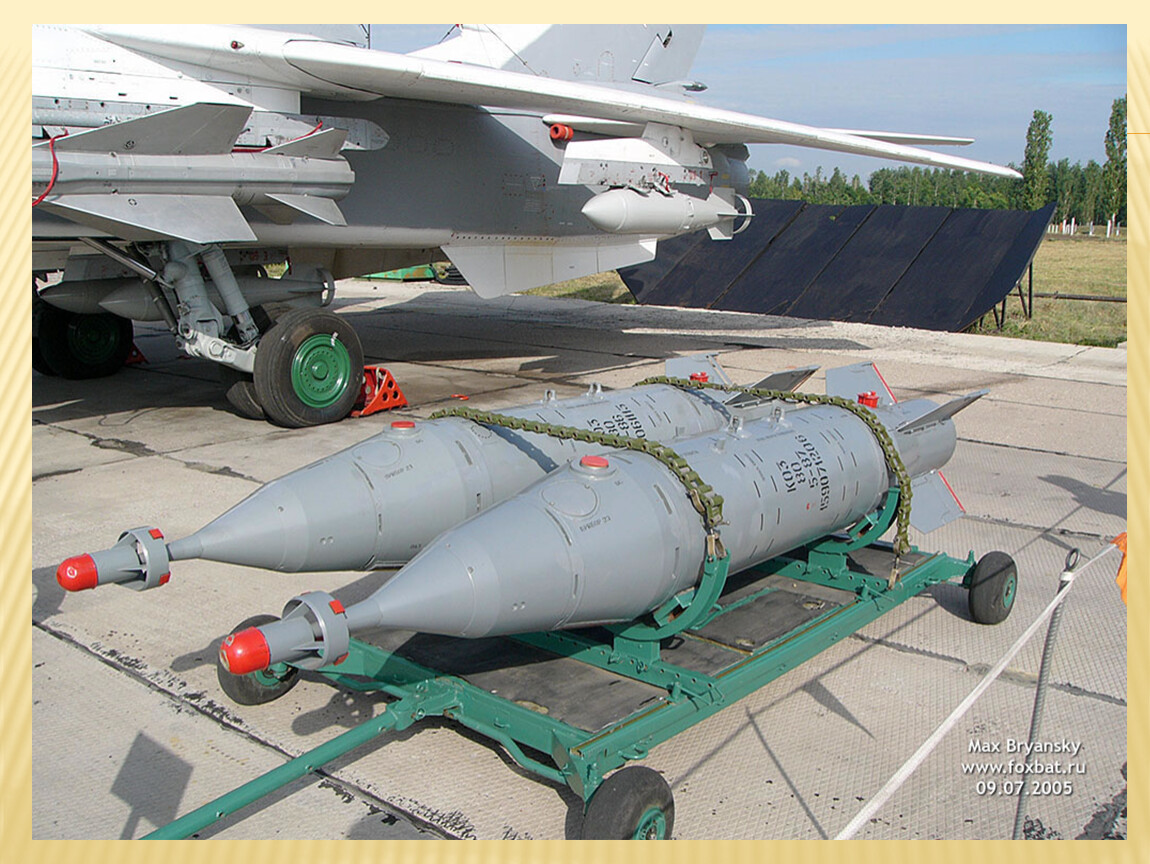 Планирующие бомбы фаб. Каб-500л/кр,. Корректируемые авиабомбы каб 500 кр. Управляемая Авиационная бомба Фаб 500. Миг-27м Фаб-500.
