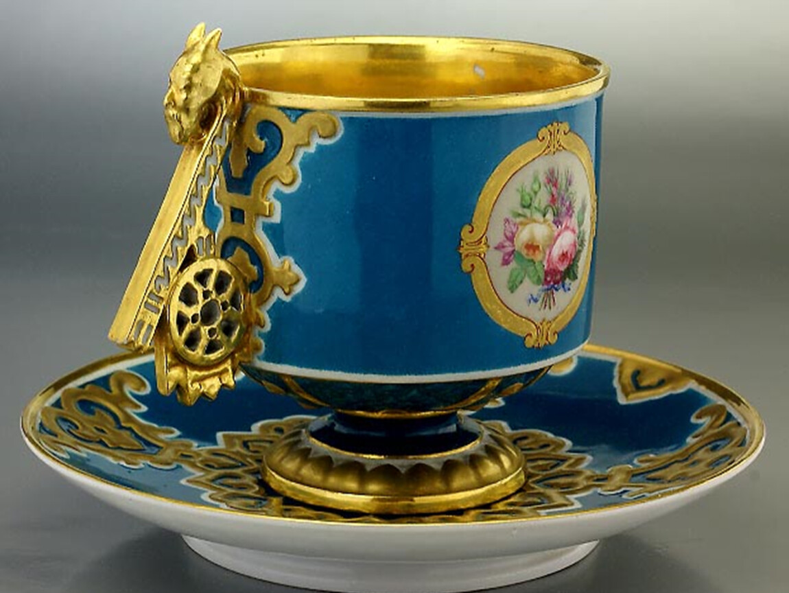 Изделия санкт петербурга. Faberge Tsar. Tsar Faberge фарфор. Tsar Faberge кружки. Фарфор ИФЗ антиквариат чашка Александр 3.