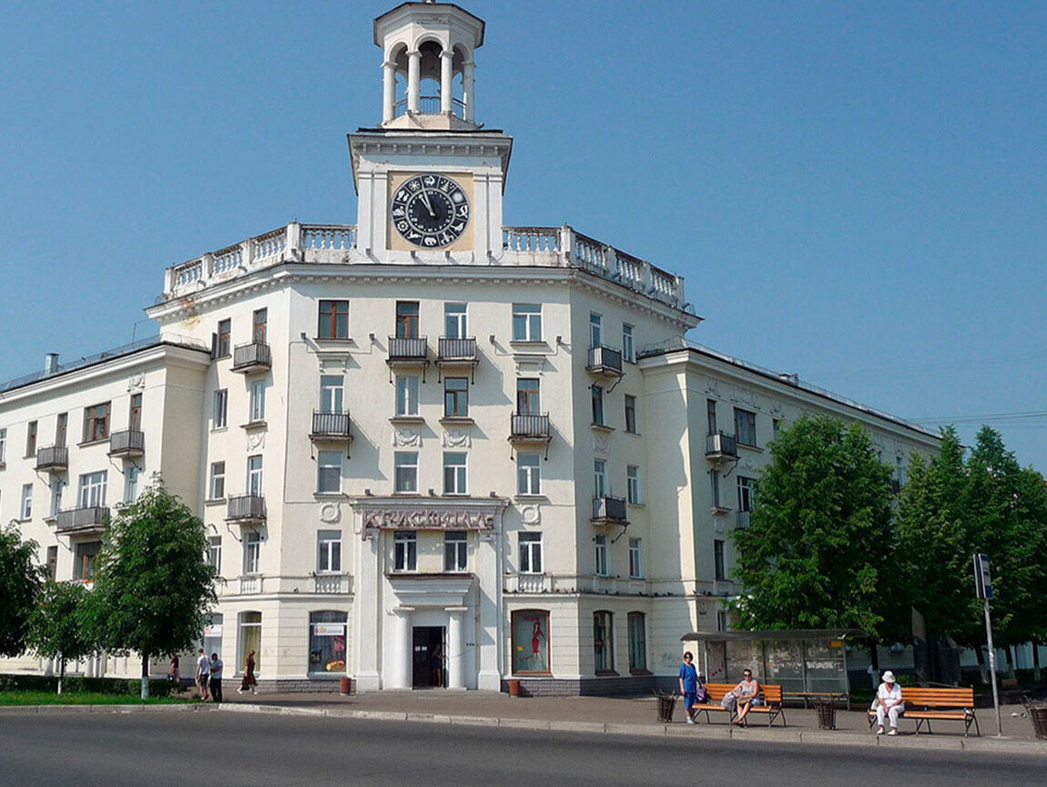 Город железногорск красноярский край. Железногорск Красноярский край. Площадь Ленина Железногорск Красноярский. Зато Железногорск Красноярского края. Башня с часами на площади Ленина Железногорск.