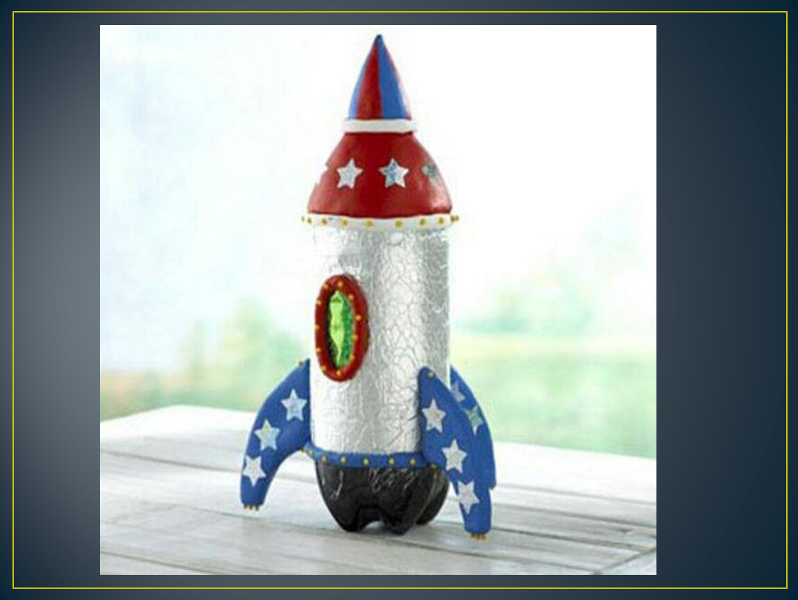 Ракета поделка в садик ко дню. Ракета из бутылки. Поделка ко Дню космонавтики. Ракета из подручных материалов. Ракета из пластиковой бутылки.