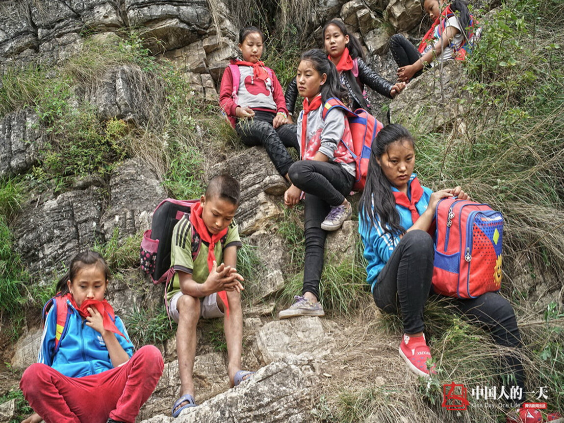 School journeys. Опасная дорога в школу в Китае. Самая опасная дорога в школу. Горы для детей. Школа в горах.