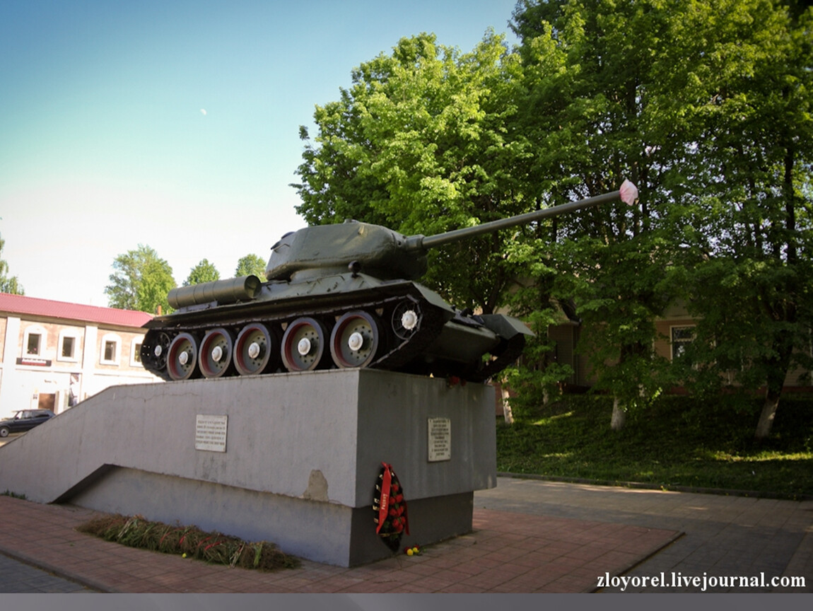 Смоленск ельня. Танк т-34 Ельня. Памятник танк т-34 г. Ельня. Смоленск город герой танк. Танк т 34 в Смоленске.