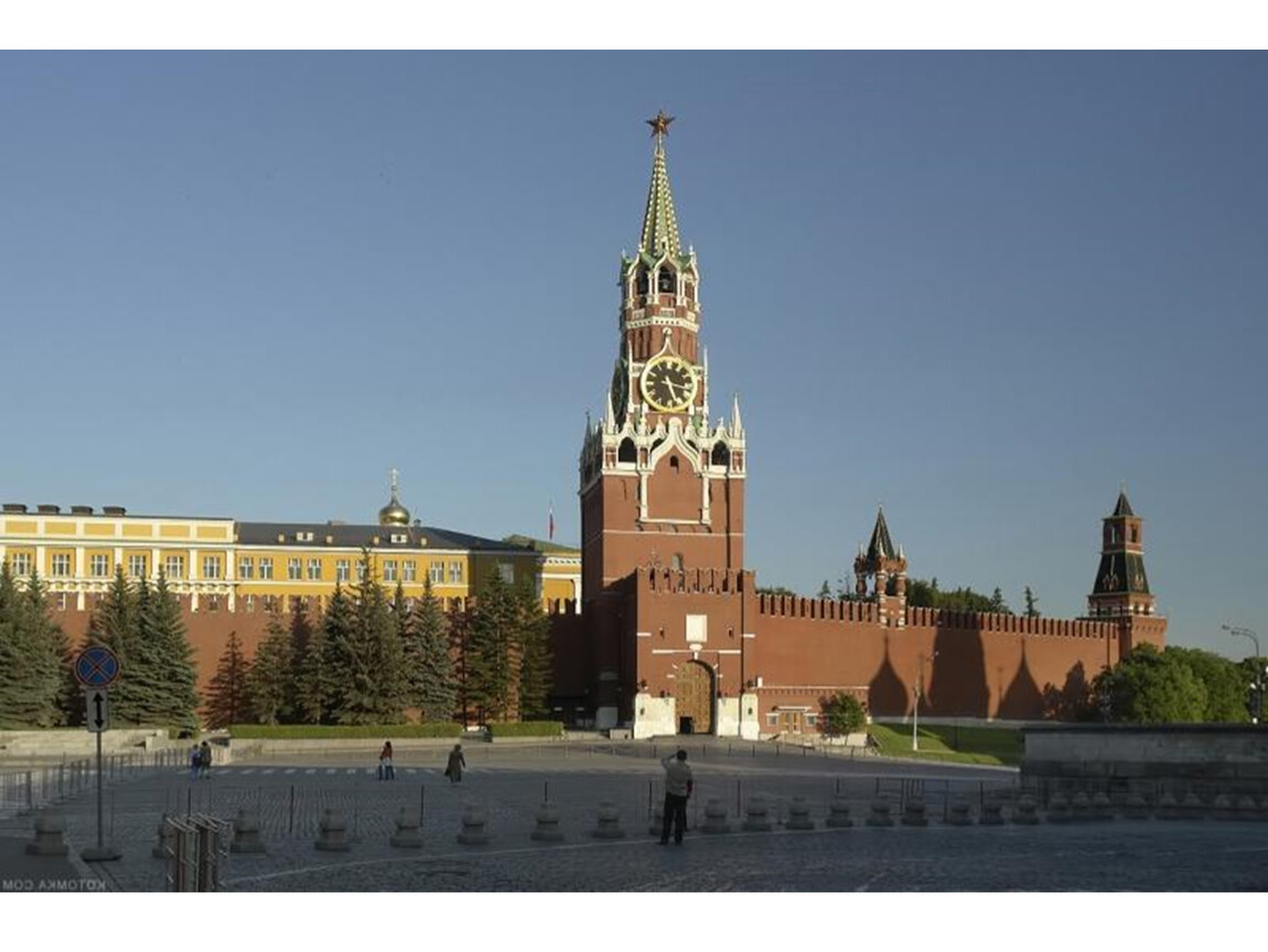 Кремль самая древняя огэ. Город герой Москва Кремль. Кремль самая древняя часть столицы. Кремль с подписями. Город герой Москва надпись.