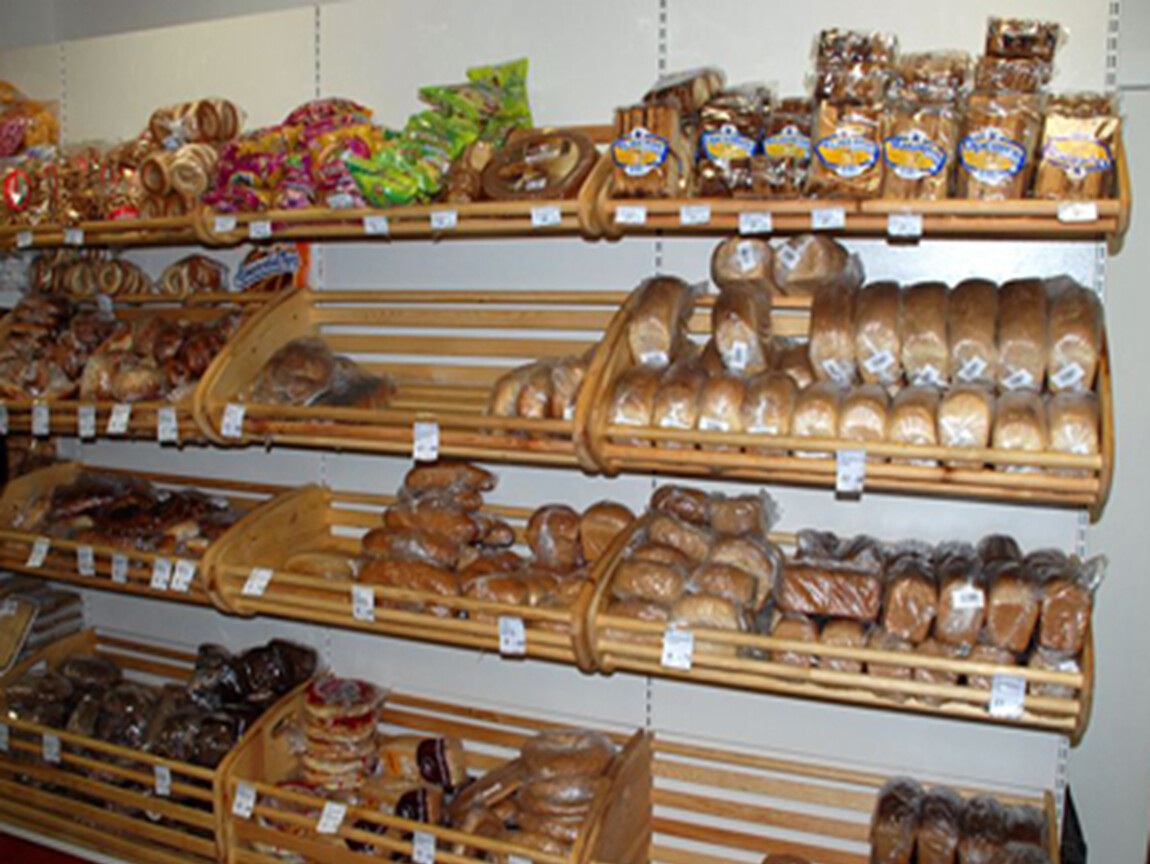 Хлеб сеть магазинов. Выкладка хлеба. Выкладка хлебобулочных изделий в магазине. Хлебный отдел. Хлеб в магазине.