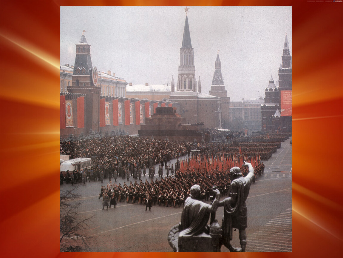7 ноября 1943. Парад 7 ноября 1941. Парад 1943 года на красной площади в Москве. Москва 1943 красная площадь. Парад 7 ноября 1918 года в Москве на красной площади.