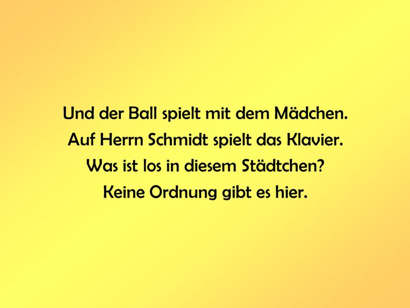 Und der Ball spielt mit dem Mädchen