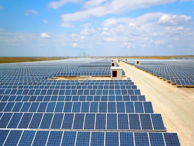 В Крыму находится самая мощная в мире электростанция на солнечных батареях (по данным на 2014 год)