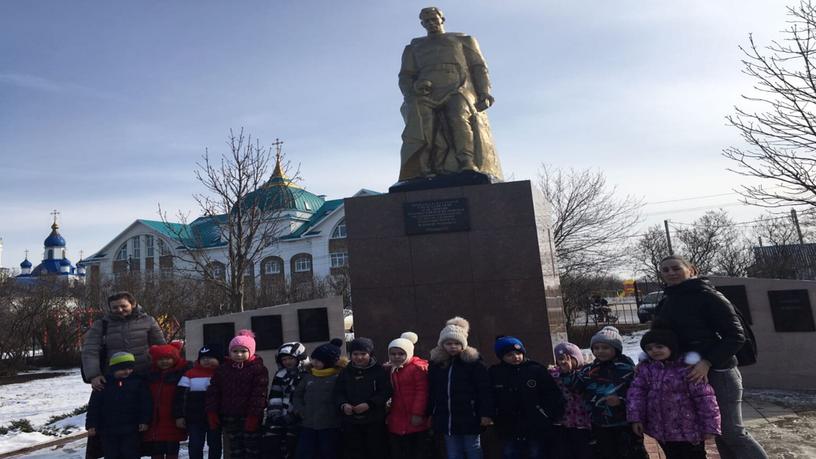 Презентация "Взаимодействие специалистов ДОУ и семьи при формировании у дошкольников целостной картины мира, духовно-нравственных ценностей, а также интереса к своей малой родине."