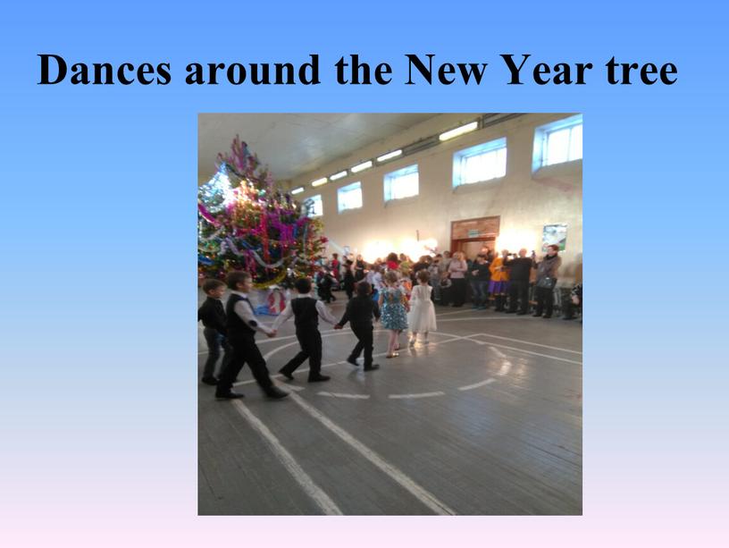 Dances around the New Year tree